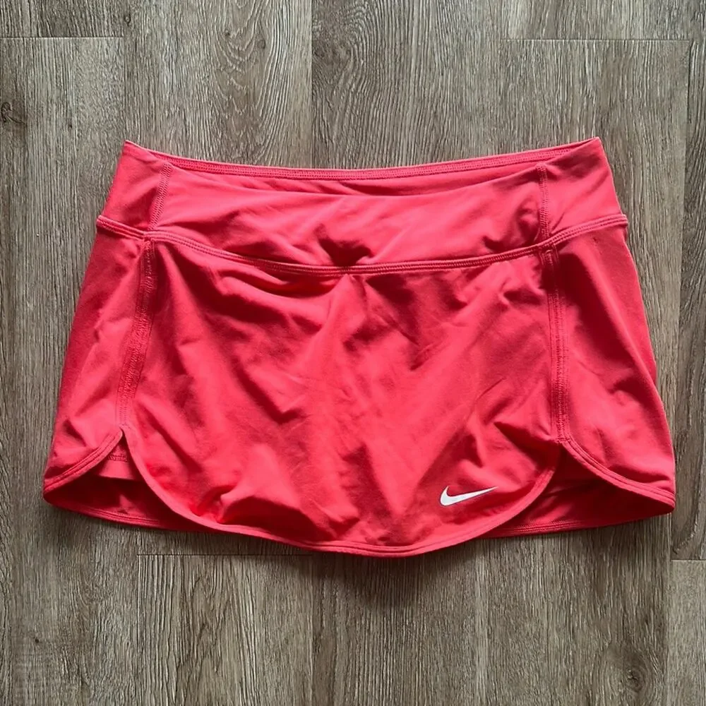 Nike Athletic Skort Pink Size Medium Dri-FIT Skirt with Built-In Shorts‎